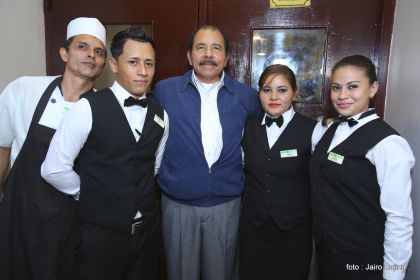 Presidente Daniel participa en premiación de la Crónica Deportiva