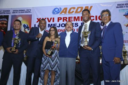 Presidente Daniel participa en premiación de la Crónica Deportiva