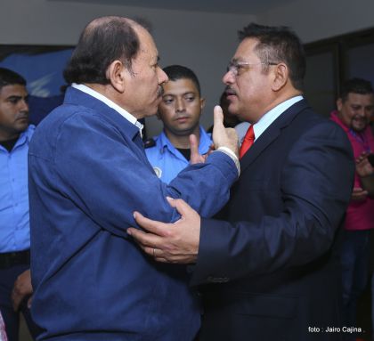 Presidente Daniel participa en premiación de la Crónica Deportiva