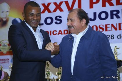 Presidente Daniel participa en premiación de la Crónica Deportiva