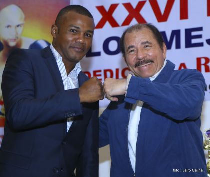 Presidente Daniel participa en premiación de la Crónica Deportiva