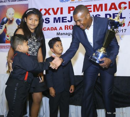 Presidente Daniel participa en premiación de la Crónica Deportiva