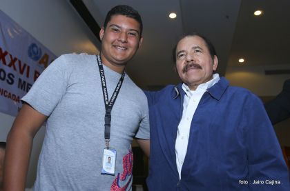 Presidente Daniel participa en premiación de la Crónica Deportiva