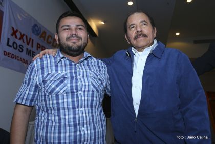 Presidente Daniel participa en premiación de la Crónica Deportiva