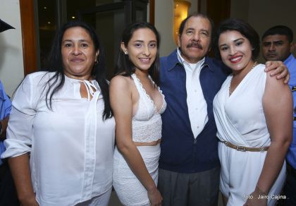 Presidente Daniel participa en premiación de la Crónica Deportiva