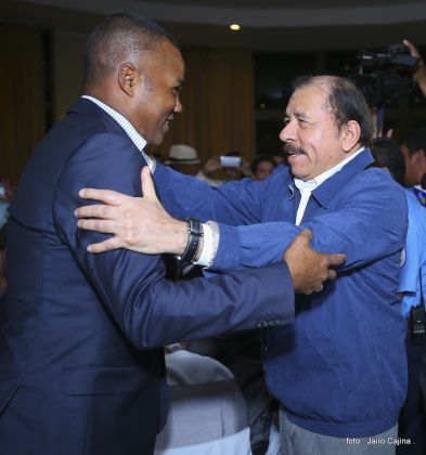 Presidente Daniel participa en premiación de la Crónica Deportiva