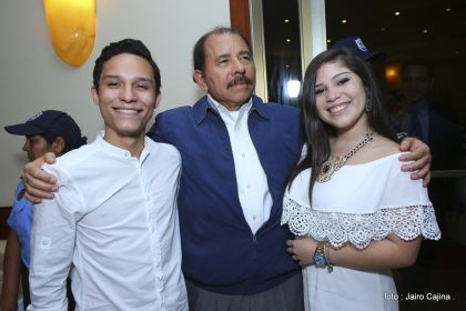 Presidente Daniel participa en premiación de la Crónica Deportiva