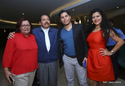 Presidente Daniel participa en premiación de la Crónica Deportiva