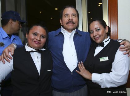 Presidente Daniel participa en premiación de la Crónica Deportiva