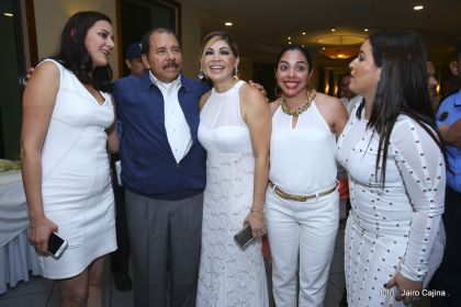 Presidente Daniel participa en premiación de la Crónica Deportiva