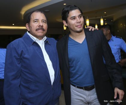 Presidente Daniel participa en premiación de la Crónica Deportiva