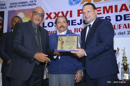 Presidente Daniel participa en premiación de la Crónica Deportiva