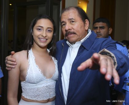 Presidente Daniel participa en premiación de la Crónica Deportiva