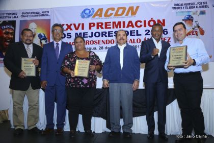 Presidente Daniel participa en premiación de la Crónica Deportiva