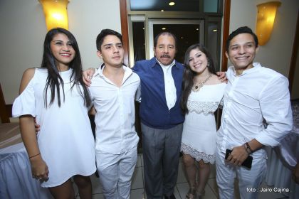 Presidente Daniel participa en premiación de la Crónica Deportiva