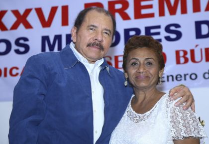 Presidente Daniel participa en premiación de la Crónica Deportiva