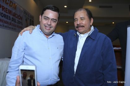 Presidente Daniel participa en premiación de la Crónica Deportiva