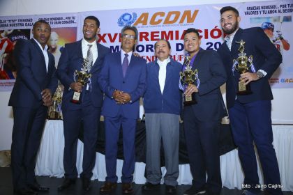 Presidente Daniel participa en premiación de la Crónica Deportiva