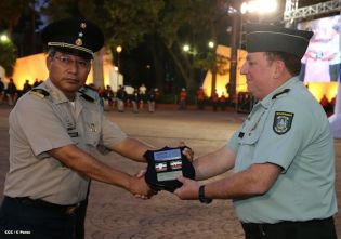 Daniel y Rosario presidente acto 34 Aniversario del Ejército