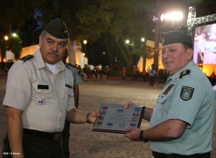 Daniel y Rosario presidente acto 34 Aniversario del Ejército