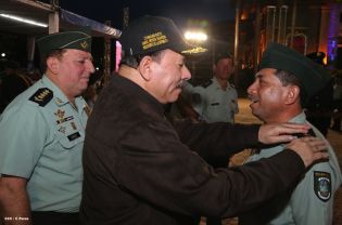 Daniel y Rosario presidente acto 34 Aniversario del Ejército