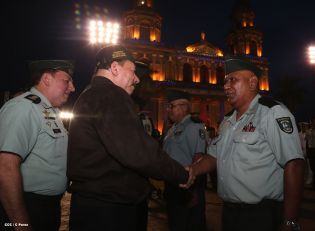 Daniel y Rosario presidente acto 34 Aniversario del Ejército
