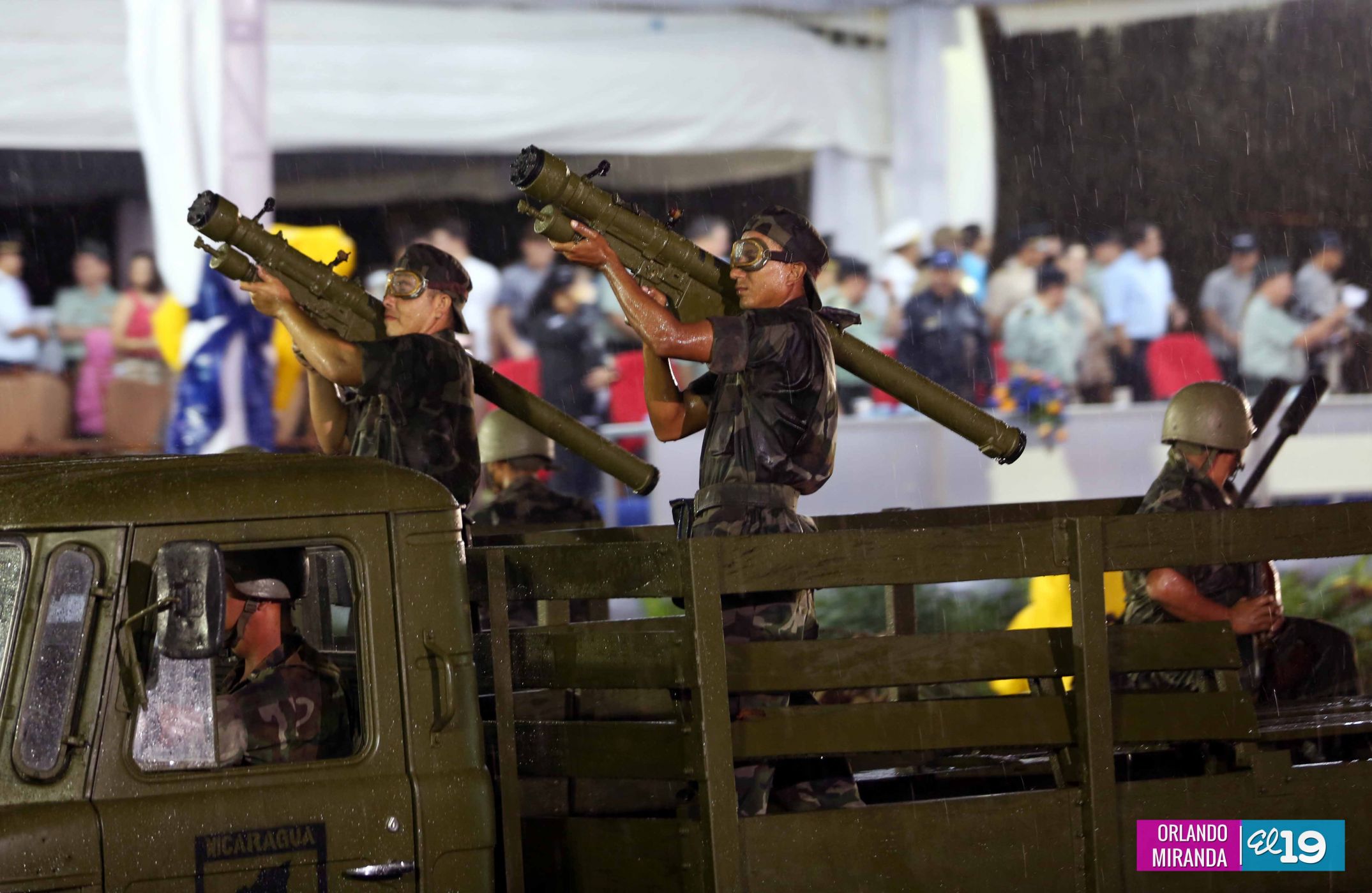 Desfile Militar en honor al 34 Aniversario del Ejército