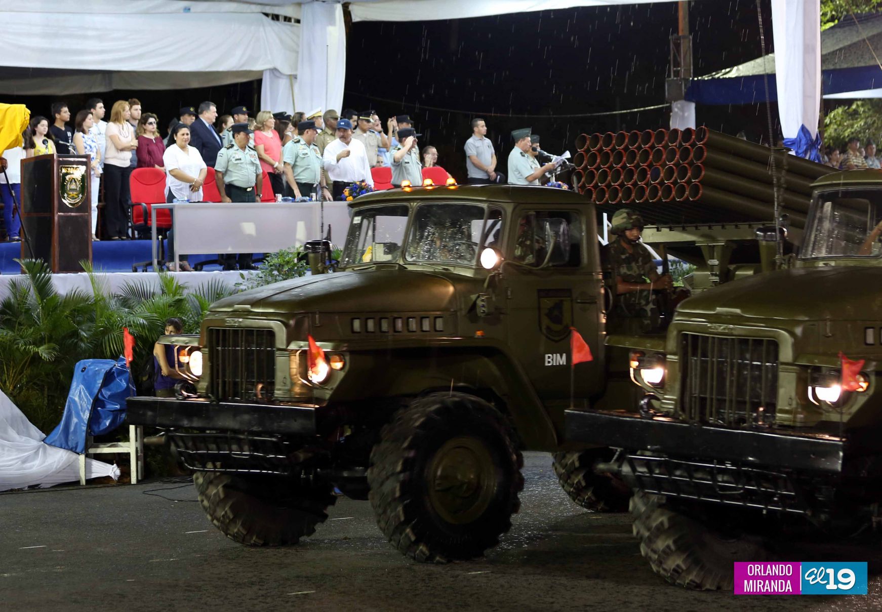 Desfile Militar en honor al 34 Aniversario del Ejército