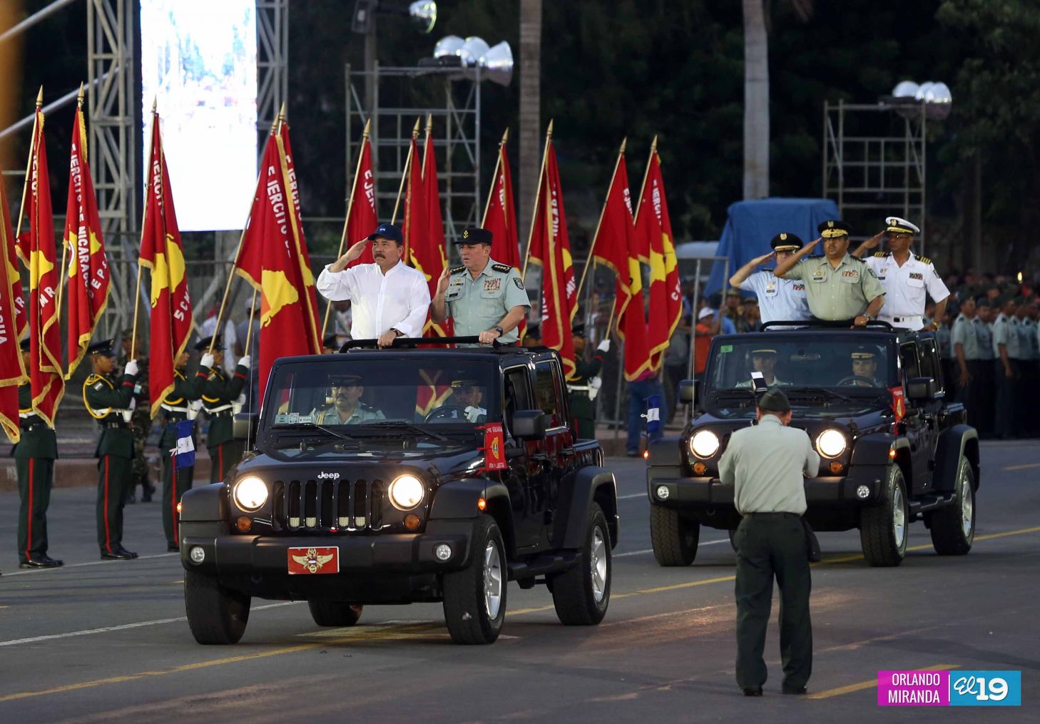 Desfile Militar en honor al 34 Aniversario del Ejército