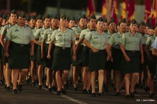 Desfile Militar en honor al 34 Aniversario del Ejército