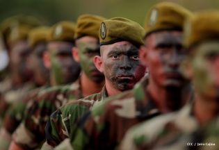 Desfile Militar en honor al 34 Aniversario del Ejército