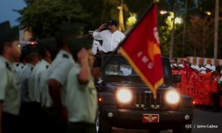 Desfile Militar en honor al 34 Aniversario del Ejército