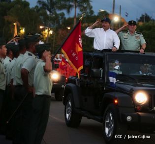 Desfile Militar en honor al 34 Aniversario del Ejército