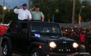 Desfile Militar en honor al 34 Aniversario del Ejército