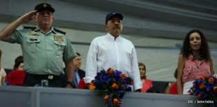 Desfile Militar en honor al 34 Aniversario del Ejército