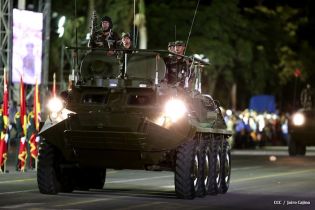 Desfile Militar en honor al 34 Aniversario del Ejército