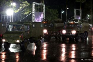 Desfile Militar en honor al 34 Aniversario del Ejército