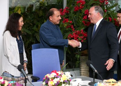 Daniel y Rosario se reúnen con Delegación de la Iglesia de Jesucristo de los Santos de los Últimos Días