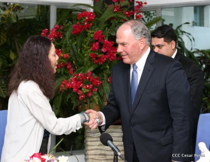 Daniel y Rosario se reúnen con Delegación de la Iglesia de Jesucristo de los Santos de los Últimos Días