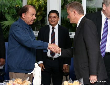 Daniel y Rosario se reúnen con Delegación de la Iglesia de Jesucristo de los Santos de los Últimos Días