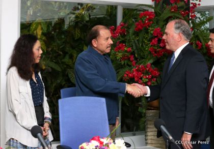 Daniel y Rosario se reúnen con Delegación de la Iglesia de Jesucristo de los Santos de los Últimos Días