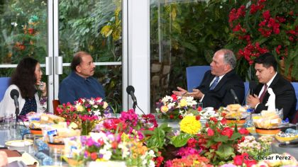 Daniel y Rosario se reúnen con Delegación de la Iglesia de Jesucristo de los Santos de los Últimos Días