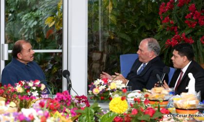 Daniel y Rosario se reúnen con Delegación de la Iglesia de Jesucristo de los Santos de los Últimos Días