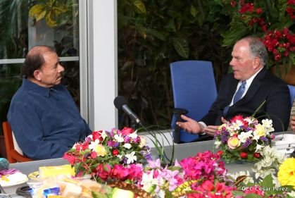 Daniel y Rosario se reúnen con Delegación de la Iglesia de Jesucristo de los Santos de los Últimos Días