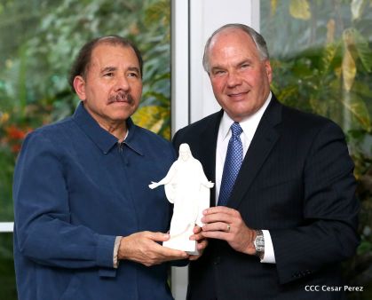 Daniel y Rosario se reúnen con Delegación de la Iglesia de Jesucristo de los Santos de los Últimos Días