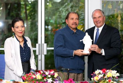 Daniel y Rosario se reúnen con Delegación de la Iglesia de Jesucristo de los Santos de los Últimos Días