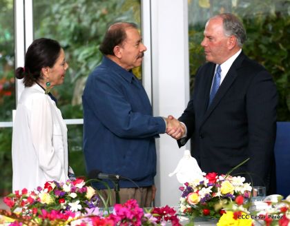 Daniel y Rosario se reúnen con Delegación de la Iglesia de Jesucristo de los Santos de los Últimos Días