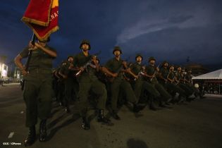 Desfile Militar en honor al 34 Aniversario del Ejército