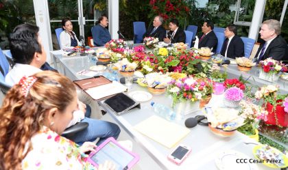 Daniel y Rosario se reúnen con Delegación de la Iglesia de Jesucristo de los Santos de los Últimos Días