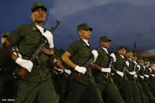 Desfile Militar en honor al 34 Aniversario del Ejército
